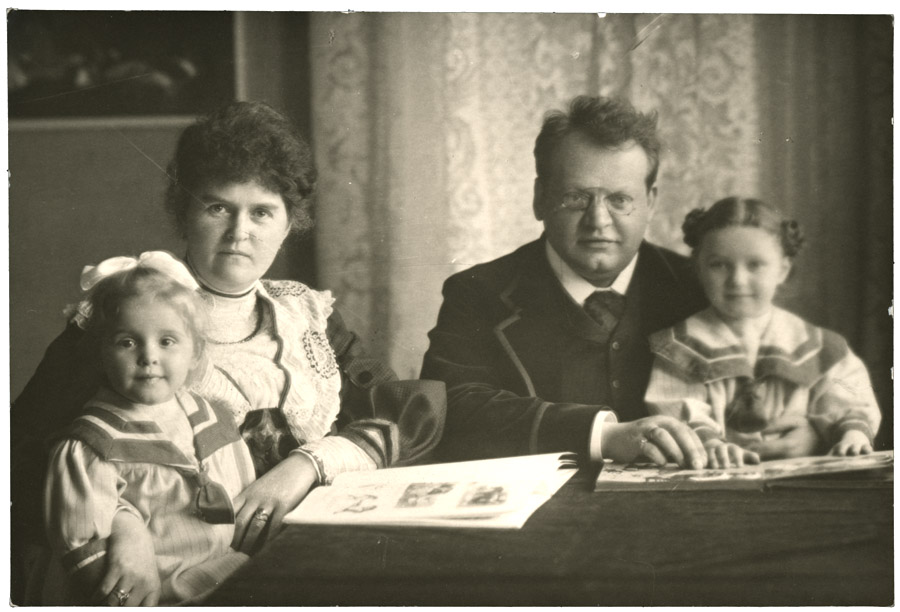 Max Reger mit Familie, Original im Meininger Museum