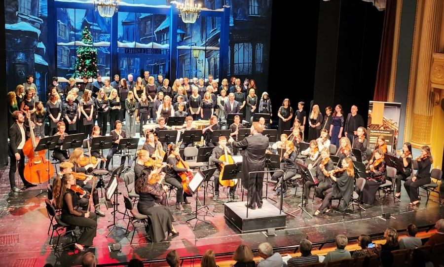 Weihnachtskonzert 2025 im Staatstheater Weihnachtskonzert 2025 im Staatstheater